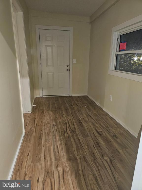 Photo - 214 N East Ln