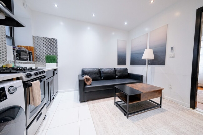 Building Photo - 5 W 101st St