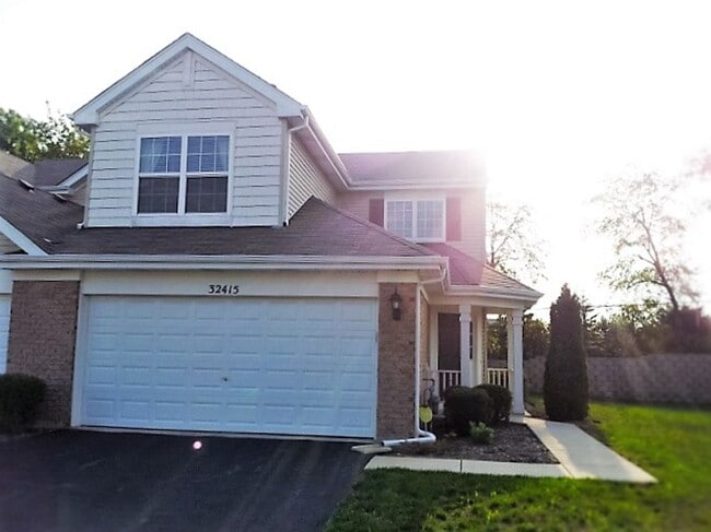 Building Photo - Lakemoor 2 Bedroom 2.5 Condo Coming in June!