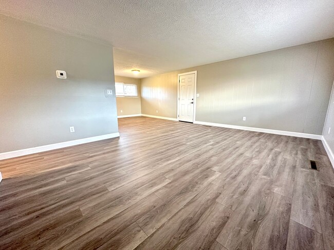 Photo - 401 Orangewood Dr