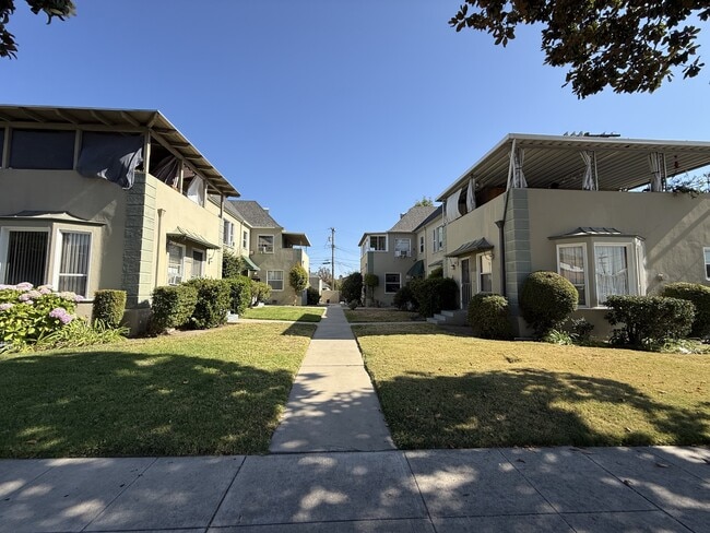 Building Photo - 1424 E Wilson Ave Unit A