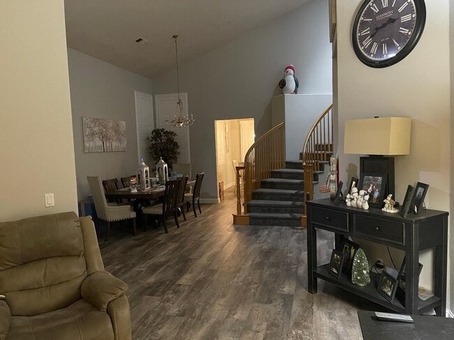 Photo - 214 Astor Way