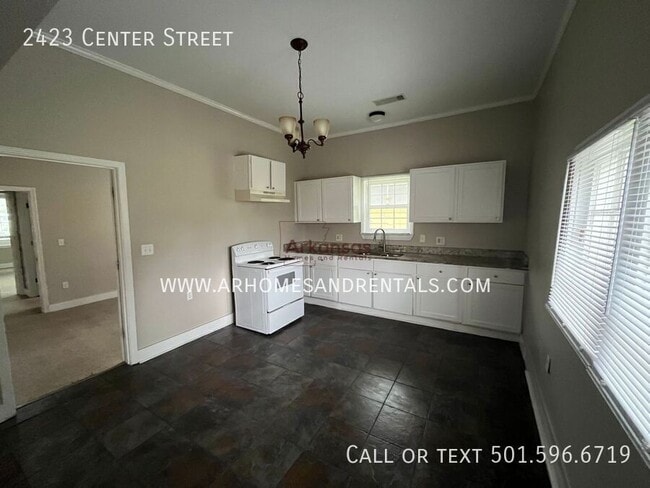 Photo - 2423 Center St