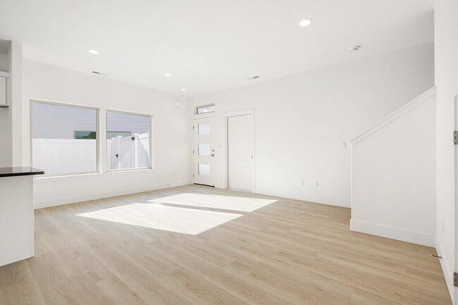 Photo - 1163 S Underwood St