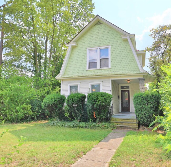Building Photo - 5 Bedroom Quiet OSU North Campus private home