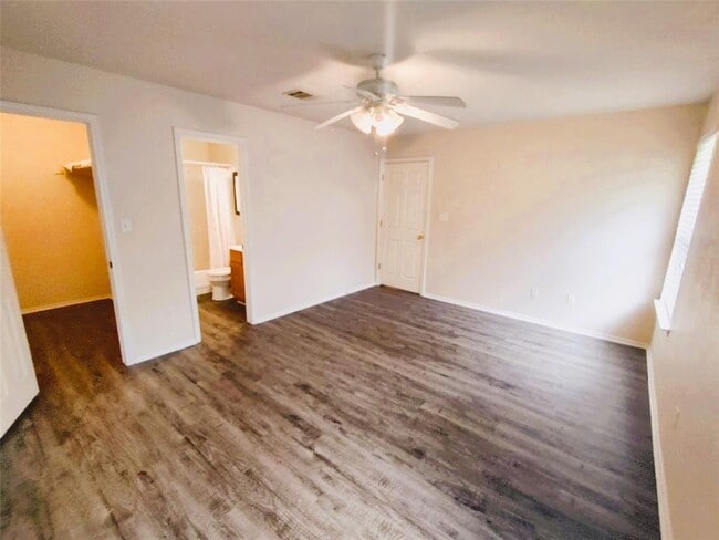 Photo - 2421 Wisteria Way