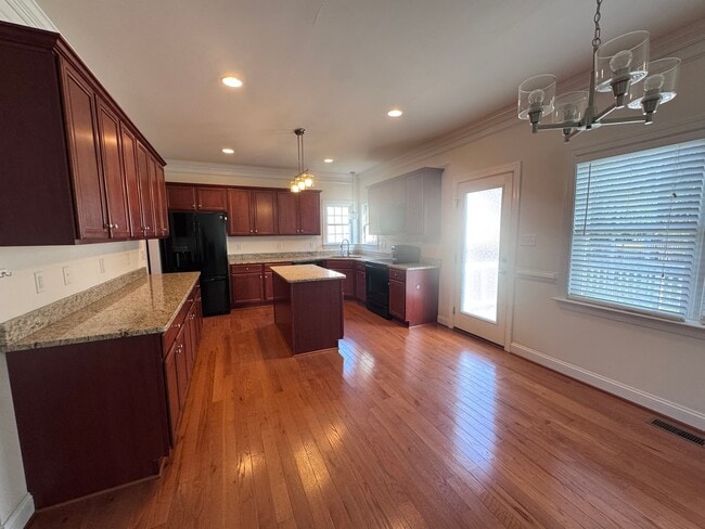Photo - 2912 Bayfront Way