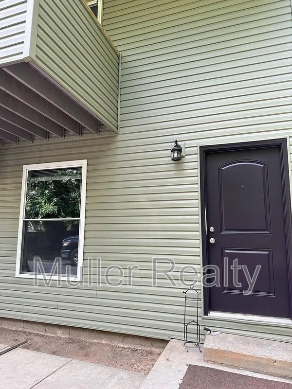 Building Photo - 3636 Old Valley View Dr Unit Apt 6