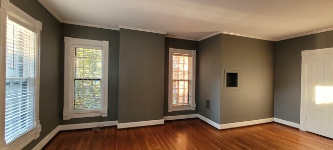 Living Room - 463 W Gray St Unidad 4