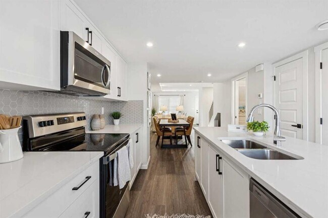 135-1135 Mahogany Parade SE