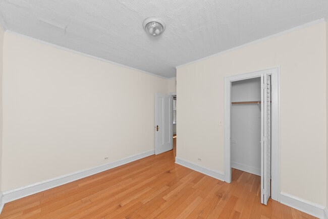 Photo - 2349 N Drake Ave Unidad 1