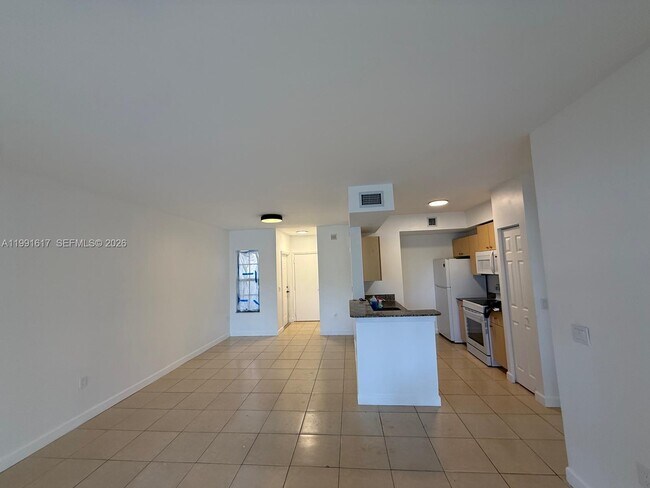 Building Photo - 2493 Centergate Dr Unit 102