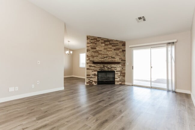 Photo - 3924 Madrone Dr