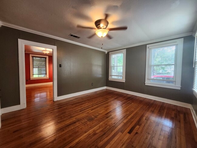 Photo - 1714 College Dr