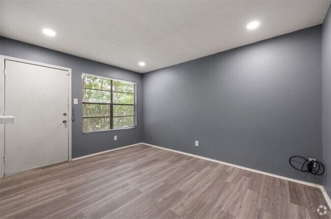 Building Photo - 710 E Dean Keeton St Rental