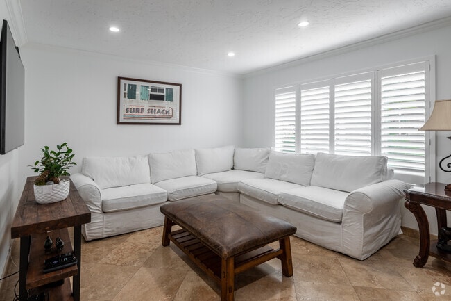 1175 ft² - 3HAB, 2BA