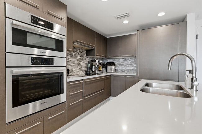 Building Photo - 7825 NW 107th Ave Unit 710