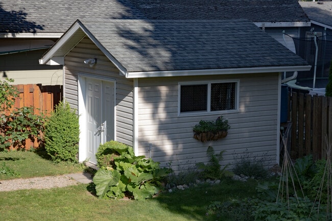 1982 Maddocks Rd