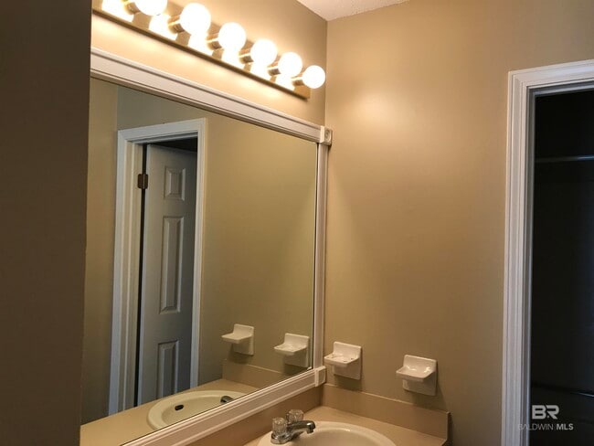 Photo - 102 Myrna Cir