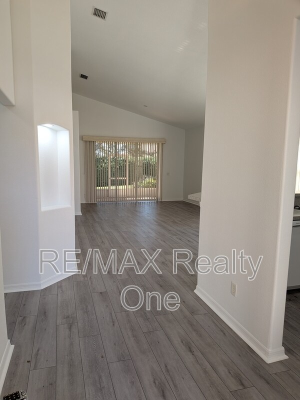 Photo - 589 W Doerr Path