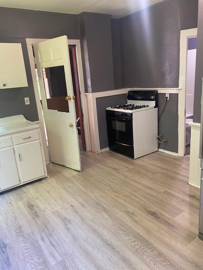 Photo - 3155-3155 W 48th St Unidad Front Lower