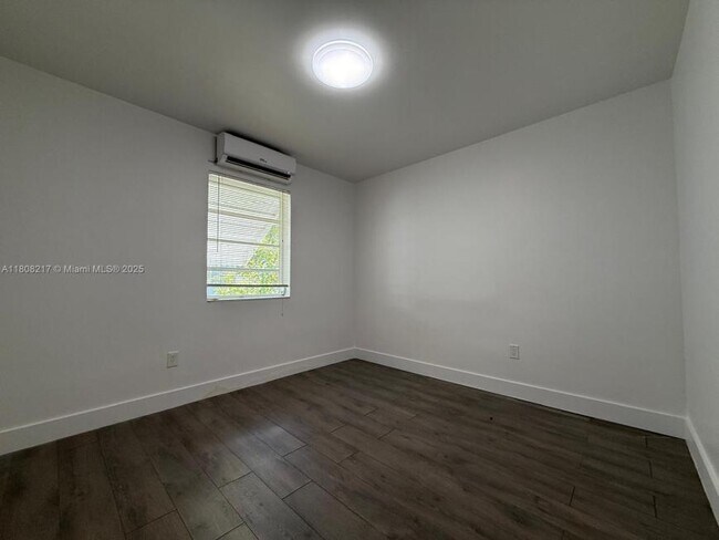 Photo - 2 bedroom in Miami Beach FL 33161