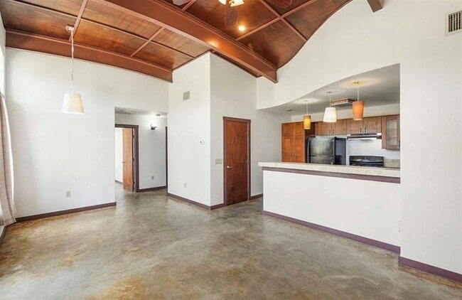 Photo - 658 Maple Ln