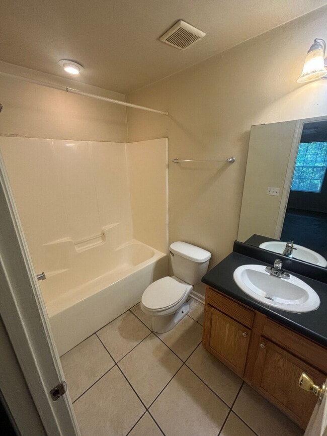Photo - Awesome 3x3 Townhouse with Private Driveway!