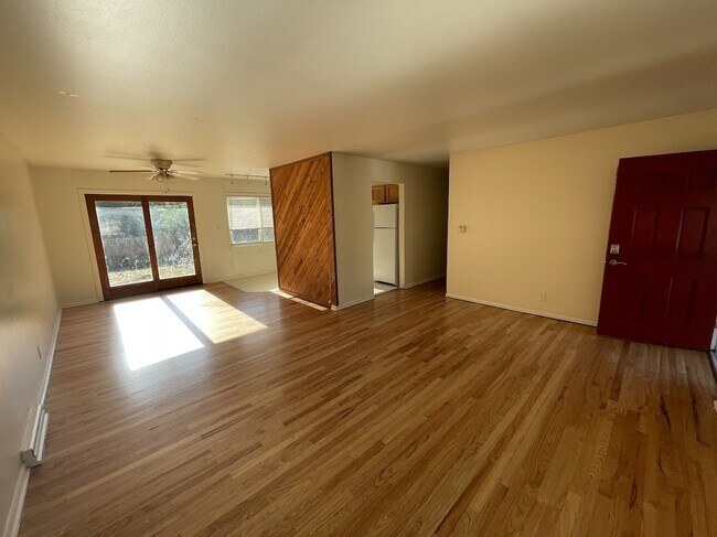 Photo - 560 S 40th St