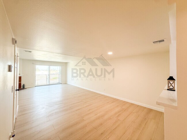 11839 Burbank Blvd Unidad 9
