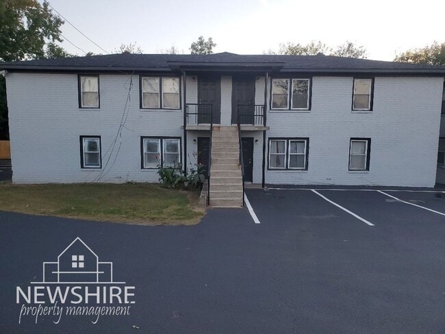 Hampton Avenue Apartments