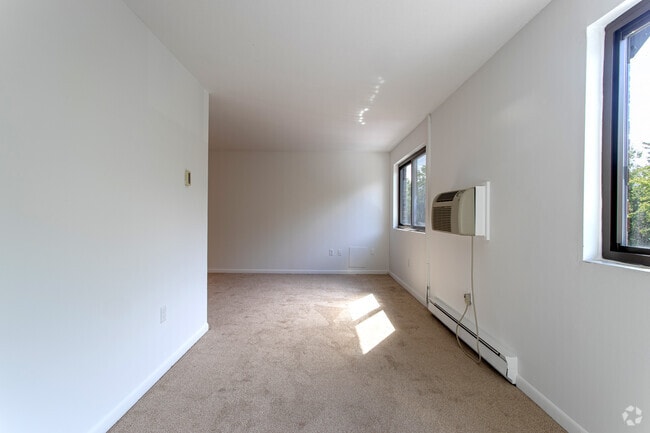 STUDIO, 1 BA, - 602 SF