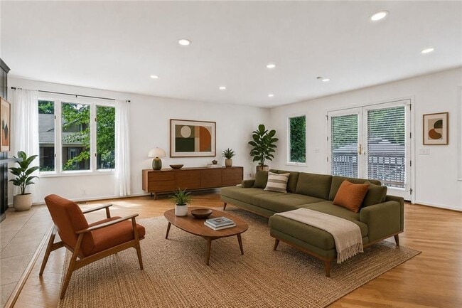 Building Photo - 1016 Muirfield Dr NE