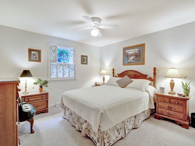 Photo - 9710 Main Street