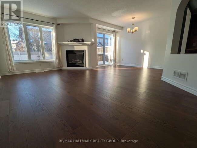 Photo - 123 Garrity Crescent