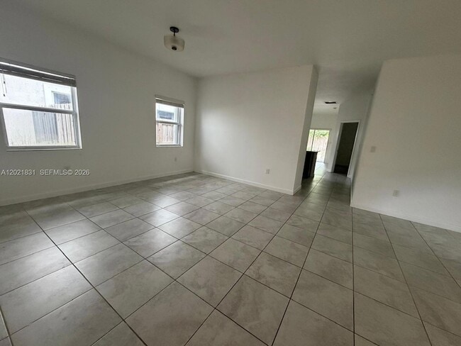 Photo - 273 SE 31st Ave