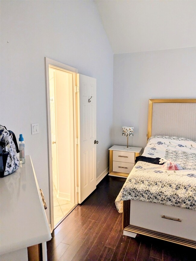 Photo - 2402 Raintree Village Dr