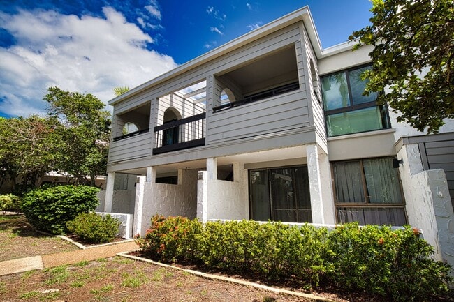 Building Photo - 1555 Tarpon Center Dr Unit 243