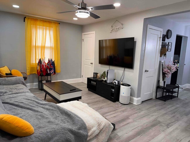 Photo - 2807 Sewells Point Rd