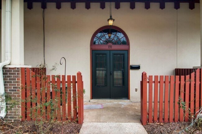 Photo - Great studio location in Belle Forest!