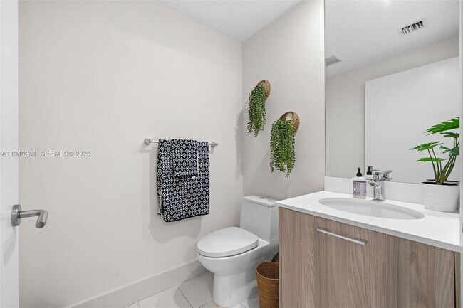 Photo - 501 NE 31st St Unidad 1503