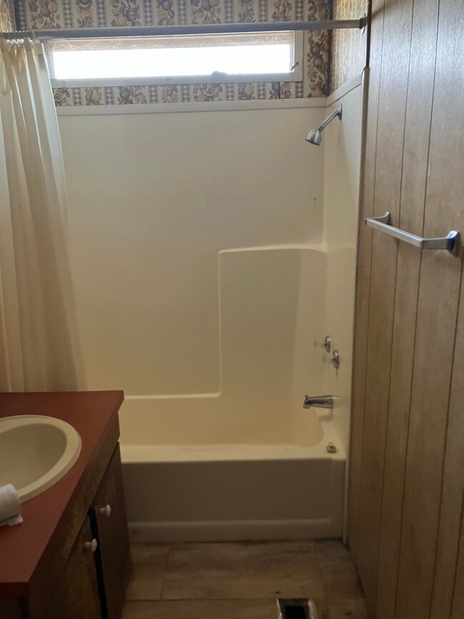 Photo - 447-970-970 Arlington Rd