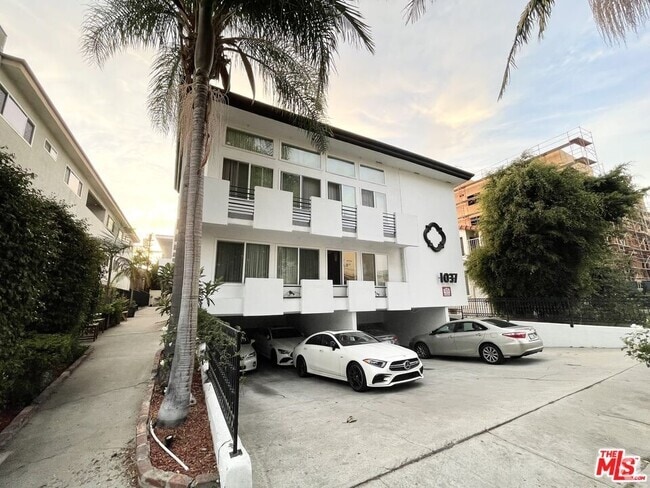 Building Photo - 1037 S Shenandoah St Rental