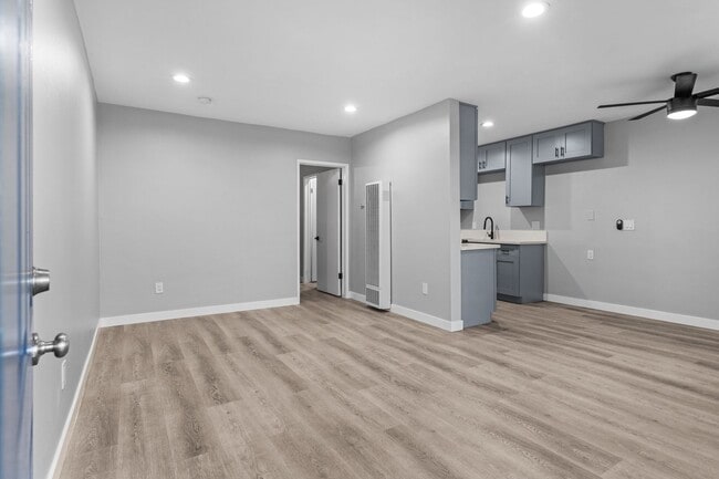 Building Photo - 2300 E Commonwealth Ave Rental