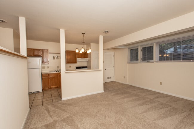 Photo - 246-254 E University Ave