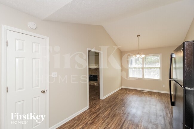 Photo - 216 Silverthorne Pass