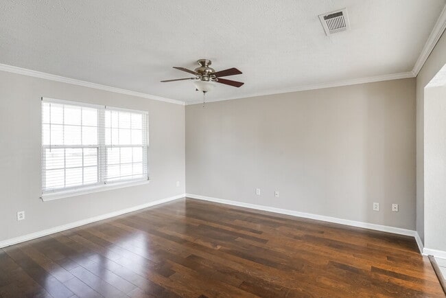 Photo - 2209 Dewey Dr