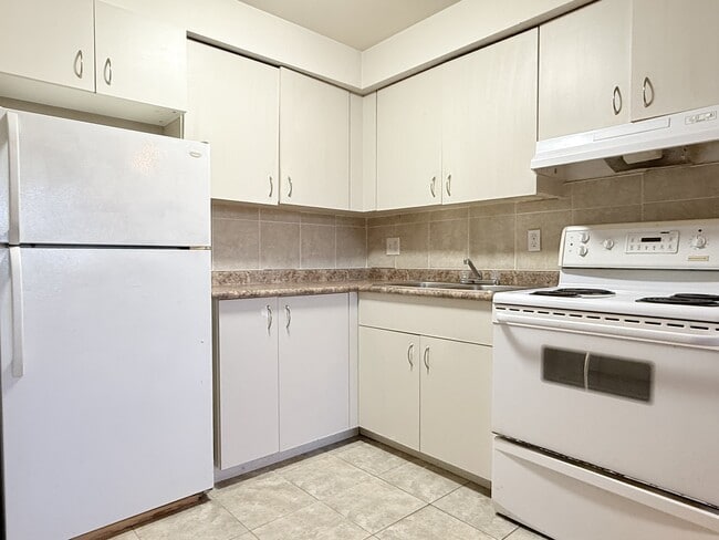 Building Photo - 575 Assumption St Unit 1