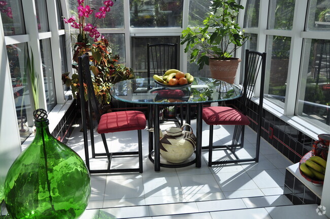 Sunroom - 9303 E Parkhill Dr Rental