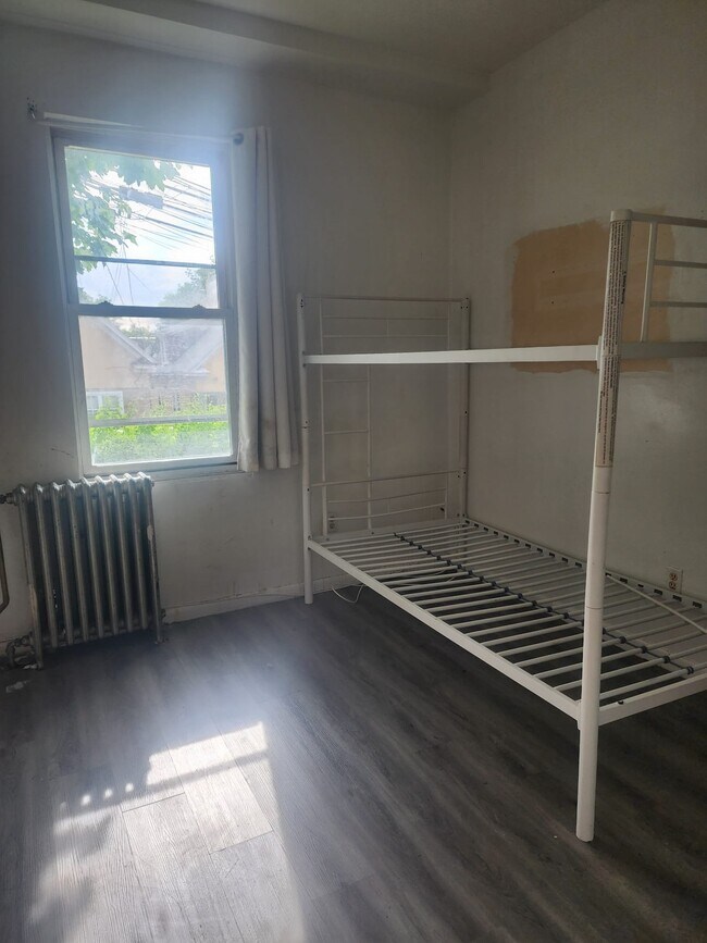 Photo - 149 W 5th St Unit Apt 1